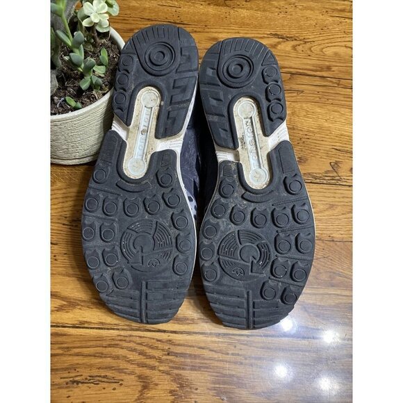 Athletic_Shoes
